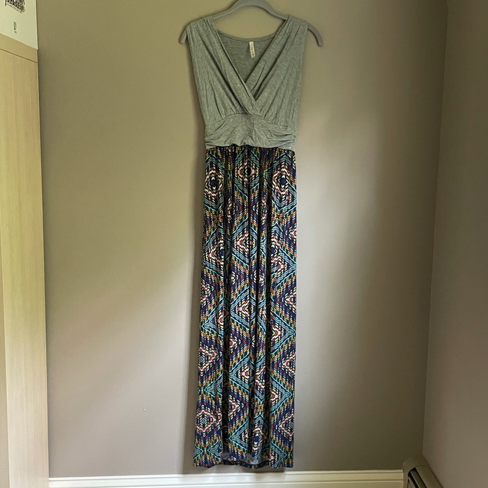 Gilli v neck maxi dress
